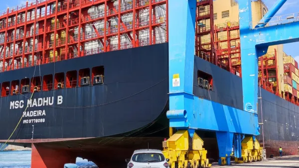 Al porto di Civitavecchia è arrivata anche la MSC MADHU B