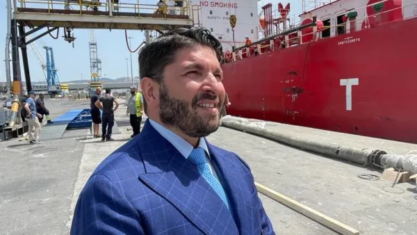 Parte nel porto di Civitavecchia il nuovo traffico del bitume: per la prima volta in Italia lo scarico avverrà direttamente sui camion