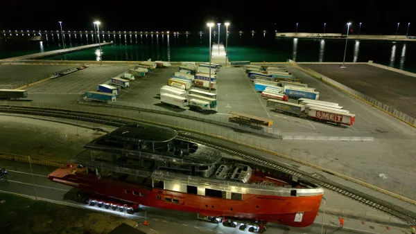 Trasporto eccezionale per il primo Yacht realizzato nel porto di Civitavecchia Trasporto eccezionale per il primo Yacht realizzato nel porto di Civitavecchia
