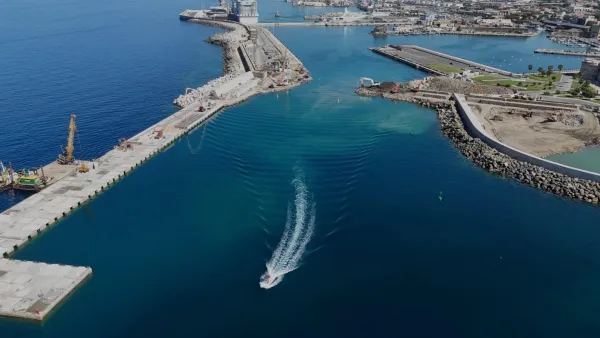 Porto di Civitavecchia, da oggi attiva l’Apertura a Sud. Latrofa: “Manteniamo l’impegno assunto con i pescatori. Restituiamo alla marineria il suo approdo storico e apriamo una nuova fase di sviluppo per il porto e la città” Porto di Civitavecchia, da oggi attiva l’Apertura a Sud. Latrofa: “Manteniamo l’impegno assunto con i pescatori. Restituiamo alla marineria il suo approdo storico e apriamo una nuova fase di sviluppo per il porto e la città”
