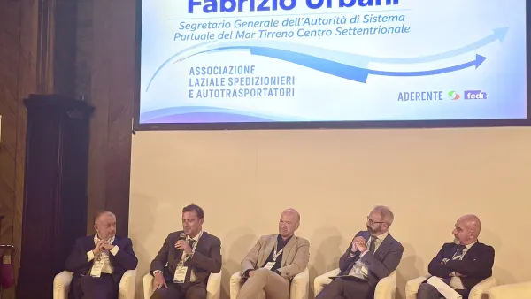 Logistica e infrastrutture, Urbani ad ALAS Confetra Lazio: «Da rafforzare i collegamenti del porto di Civitavecchia con il sistema produttivo del Lazio» Logistica e infrastrutture, Urbani ad ALAS Confetra Lazio: «Da rafforzare i collegamenti del porto di Civitavecchia con il sistema produttivo del Lazio»